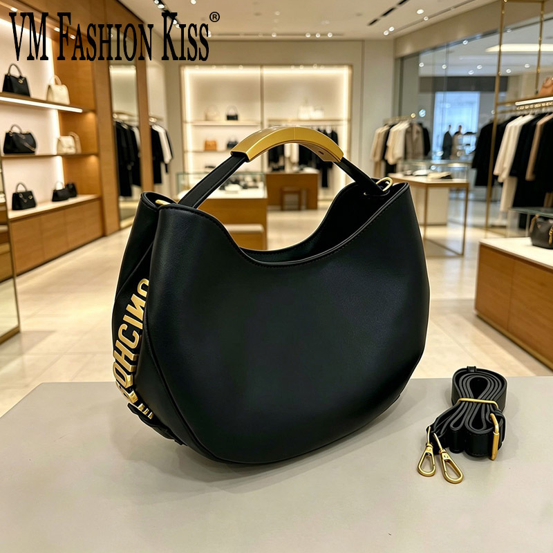 Luxury Bags Vendor - Halvemaanvormige dames handtas met gouden letter,