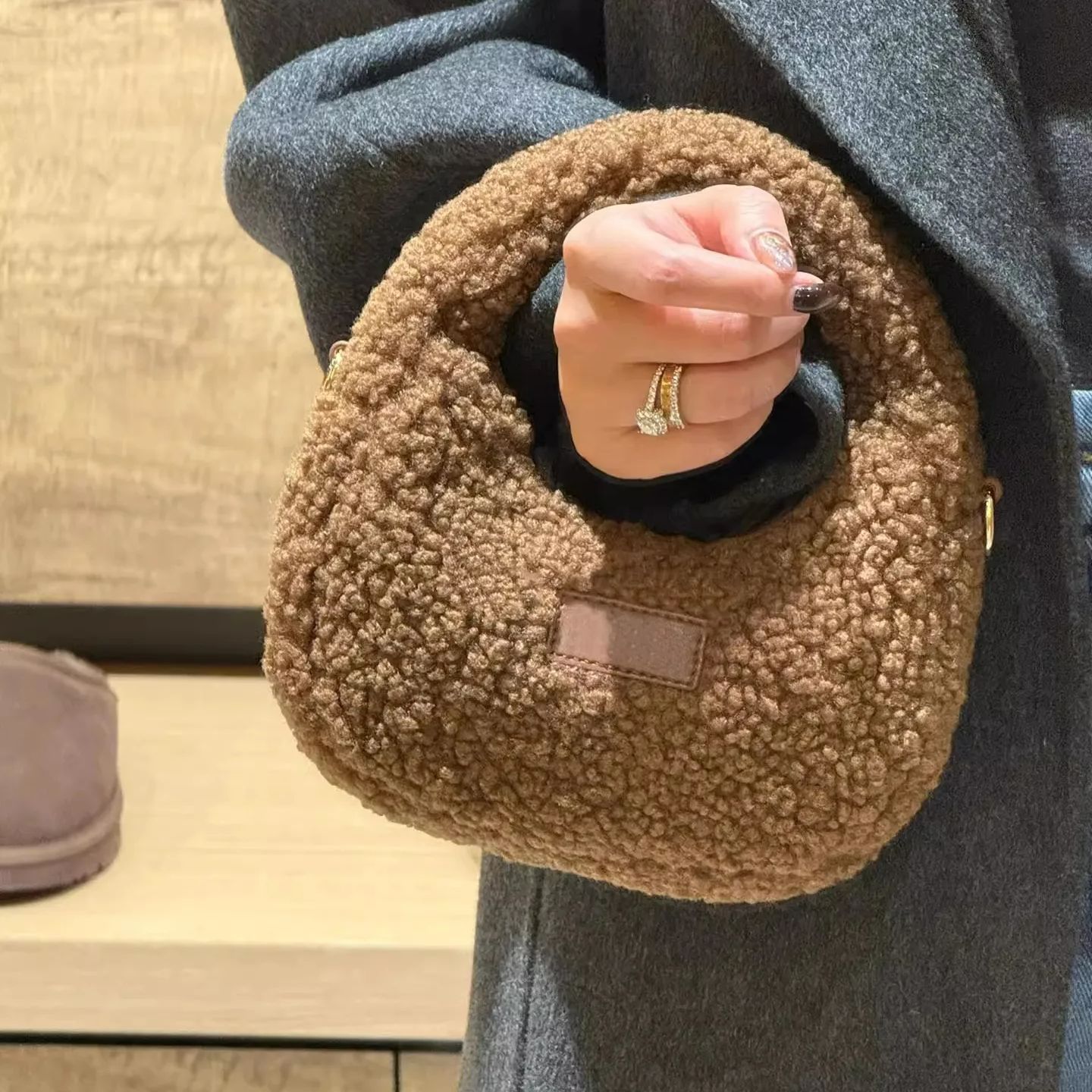 Halve Maan Ontwerp Lamswol Han - Half Moon Bag Suede recensie en prijs