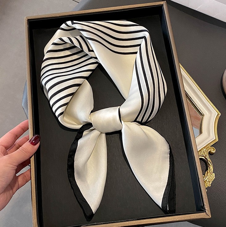 Luxe Mode Print 70*70 Cm Zijde - Discount Luxury Bags recensie en prijs